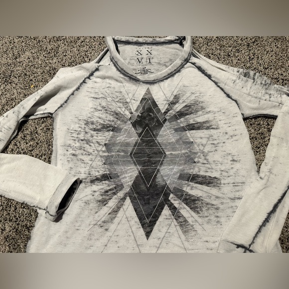 Distressed open shoulder shirt - Picture 2 of 4